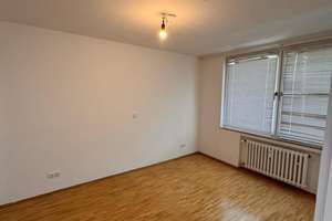 -- LINDENTHAL -- ruhige 2 Zim. Whg. mit großem Balkon -- bitte auch "Sonstiges" lesen -- – Franzstr. 71, 50935 Lindenthal (Ortsteil), Köln – Vorschaubild 4