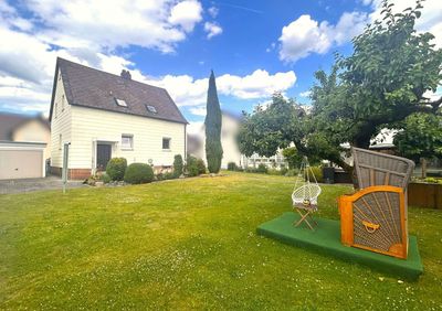 Ein Zuhause zum Ankommen: Sehr gepflegtes Haus mit Gartenparadies & Garage in ruhiger Wohnlage