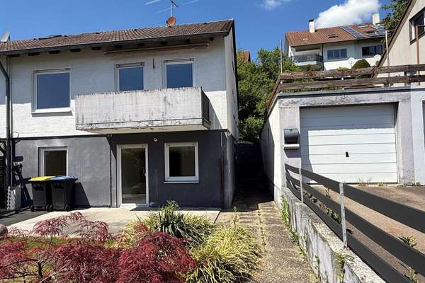 *** Doppelhaushälfte in ruhiger, familienfreundlicher Lage ***