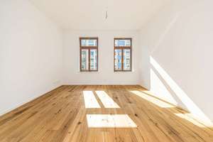 Großzügige Altbauwohnung mit zwei Bädern, Balkon und Echtholzparkett