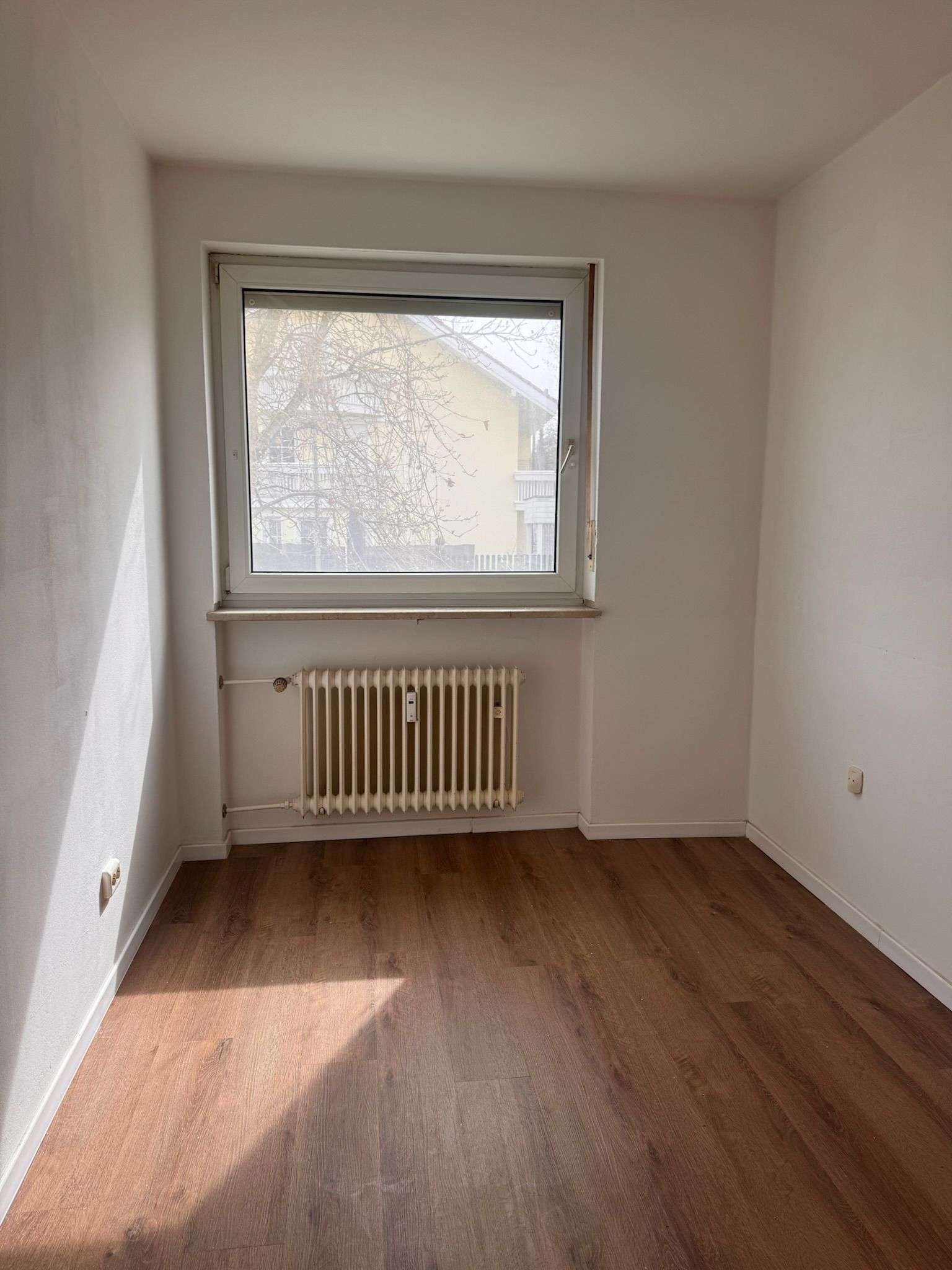 3-Zimmer-Wohnung mit Balkon in ruhiger Wohnlage mit Potenzial in München, München – Bild 4