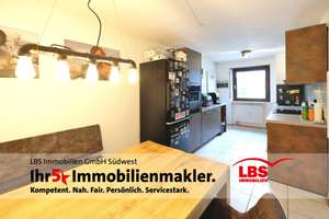 Großzügige 4-Zimmer-Wohnung mit Loggia und Garage!
