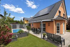Ankommen, durchatmen, zuhause sein: Familienidylle mit Pool, Solarenergie und stilvoller Ausstattung – Die vollständige Adresse der Immobilie erhältst du vom Anbieter., 12683 Biesdorf, Berlin – Vorschaubild 13