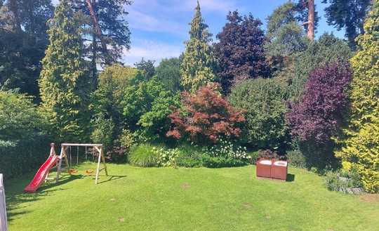 Haus mit großem Garten in der begehrten Waldstadt!