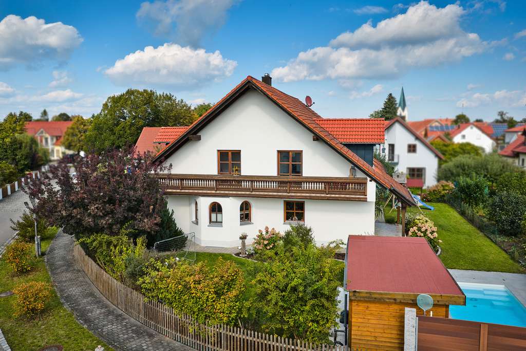 Immobilie in Riekofen - Großzügiges Familienidyll mit Pool und gehobener Ausstattung in ruhiger Lage von Sünching - Bild 0