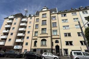 Seltene Gelegenheit! Großzügige Dachgeschosswohnung mit Aufzug und Terrasse im Herzen von Köln!