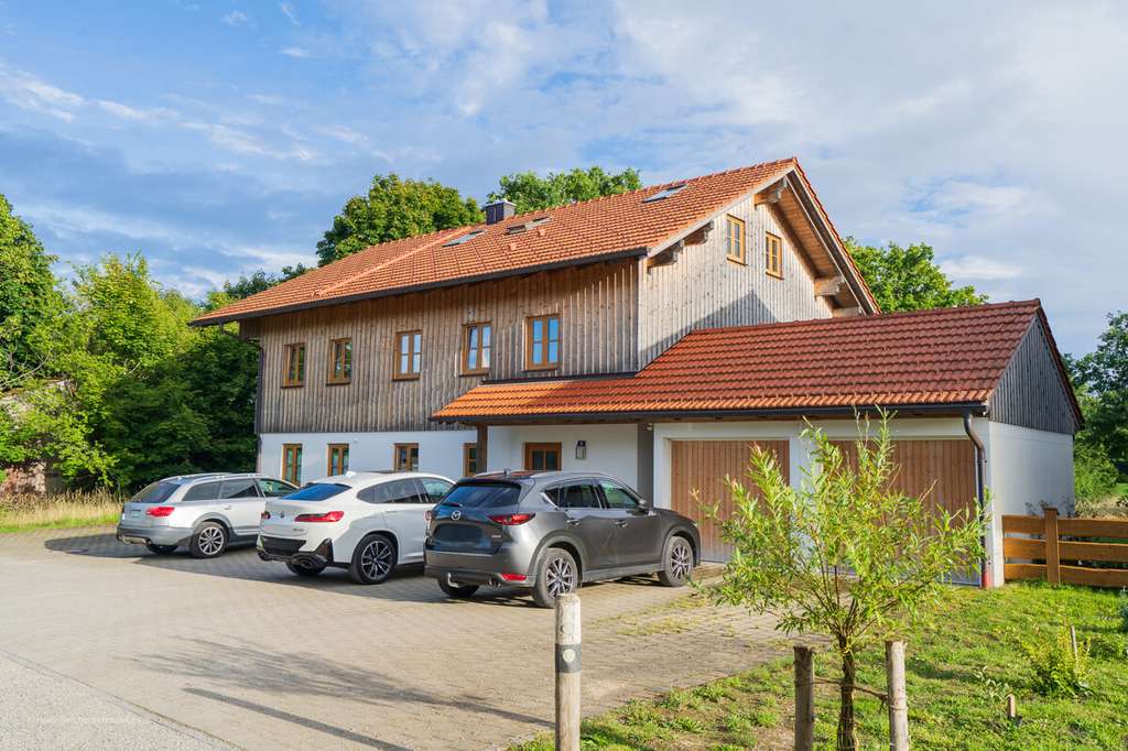 Immobilie in Sauerlach - ***Heike Borchers Immobilien***Kapitalanleger aufgepasst***3-Familien-Haus mit Blick ins Grüne*** - Bild 1