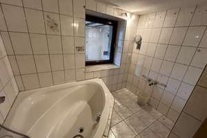 In schöner Ortsrand-/ Aussichtslage: Gepfl. EFH, u. a. mit Wintergarten, Kaminofen, Fußbodenheizung – Alte Weinstraße 33, 98554 Benshausen – Vorschaubild 65