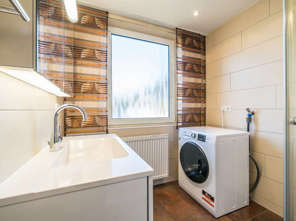 saniertes Tageslicht-Badezi...