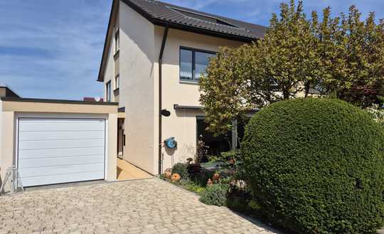 Schöne 6,5-Zimmer-Doppelhaushälfte in Nürtingen in gefragter Wohnlage mit großem Garten