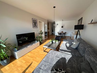 Moderne 2-Zimmer-Gartenwohnung (BJ 2017) in Südlage mit Tiefgaragenstellplatz – provisionsfrei