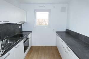 Moderne 4-Zimmer-Dachgeschoss-Wohnung mit Einbauküche und Aufzug – 51377 Steinbüchel, Leverkusen – Vorschaubild 4
