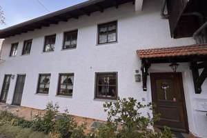 Großzügiges Einfamilienhaus mit Garten in Neuching