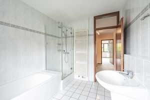 Großes Townhouse in begehrter Wohnlage mit schönem Garten und Vollkeller – Hamburg – Vorschaubild 24