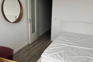 Saniertes und teilmöbliertes Studioapartment, Strom inkl., Balkon, Einbauküche und neuem Bad – Bernhard-Feilchenfeld-Straße 13, 50969 Köln – Vorschaubild 3