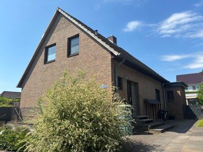 Einfamilienhaus mit 5 Zimmern auf ca. 120 m² Wohnfläche und großem Eigenlandgrundstück in Reinfeld
