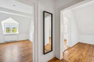 Nahe den Isarauen - Altbau DG - 2 Zimmer am Wettersteinplatz – Die vollständige Adresse der Immobilie erhältst du vom Anbieter., 81547 Giesing, München – Vorschaubild 3