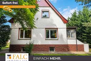 Renovierungsbedürftiges Einfamilienhaus mit viel Platz, Pool, Doppelgarage und Schuppen