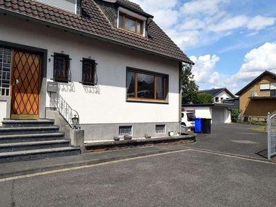 717m² GrSt. mit gepflegter 1-2-Fam.DHH, 3 Garagen, ca. 30m² gr. Terrasse und baureifem Grundstück