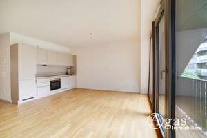 Perfekt geschnittene 3 Zimmer Wohnung mit ca. 87m², EBK und Balkon ins Grüne direkt in Mitte!