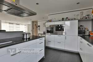 Vielseitiges Wohn- und Geschäftshaus mit Charme. 3 Wohnungen + Halle – Tübingen (Kreis) – Vorschaubild 8