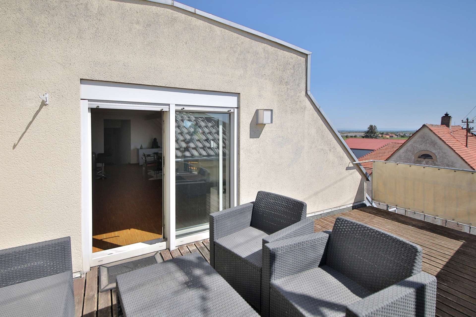 Immobilie in Maikammer - Über den Dächern Maikammers! Helle DG-Wohnung, möbliert, inkl. Stellplatz und toller Dachterrasse! - Bild 7