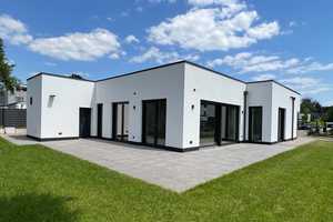 WOHLFÜHLEN IN BIELEFELD - BUNGALOW IM BAUHAUSSTIL MIT LUXUS-AUSSTATTUNG UND VIEL GLAS. – Bielefeld – Vorschaubild 3