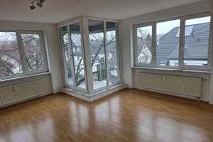 2 Zimmer DG-Wohnung mit Balkon und PKW Stellplatz in Rheinnähe