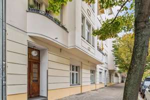 Prenzlauerberg: Sonnige 2-Zimmer-Altbauwohnung im Helmholtzkiez - keine Sperrfrist – Die vollständige Adresse der Immobilie erhältst du vom Anbieter., 10439 Prenzlauer Berg, Berlin – Vorschaubild 2