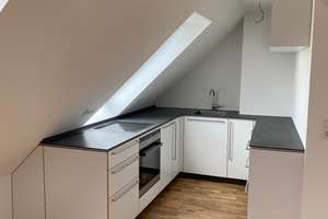 Neubau Erstbezug, helle 3-Zimmer-Dachgeschosswohnung inkl. Wohnküche und gehobener Innenausstattung