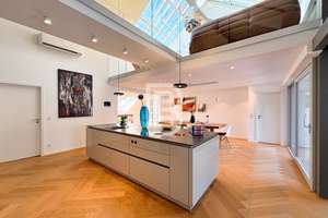 Stilvoll modernisiert: Maisonette- Wohnungstraum am Schlossberg fußläufig zu Freiburgs Altstadt