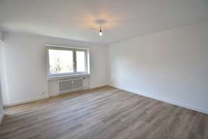 Frisch renoviert! Ideal geschnittene 3-Zimmer-Wohnung mit 2 Balkonen 