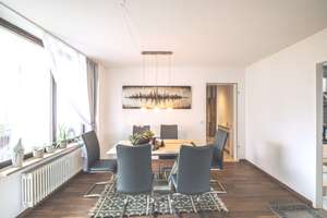 Möblierte 2-Zimmer-Wohnung mit besonderem Flair auch zum Selbstbezug!