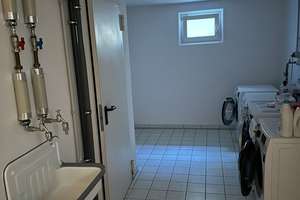 Geschmackvolle, gepflegte 2,5-Zimmer-Dachgeschosswohnung mit geh. Innenausstattung mit EBK – Wildenfelser Straße 22, 81249 Aubing-Süd, München – Vorschaubild 24
