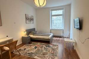 NEU! Möbliertes WG Zimmer in sarnierter Wohnung mit attraktiver Wohnlage