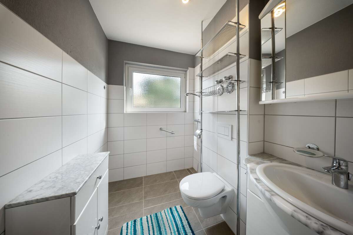 3,5-Zimmer-Wohnung mit Balkon, Stellplatz und modernisiertem Bad, Rendsburg Eckernförde Kreis – Bild 2