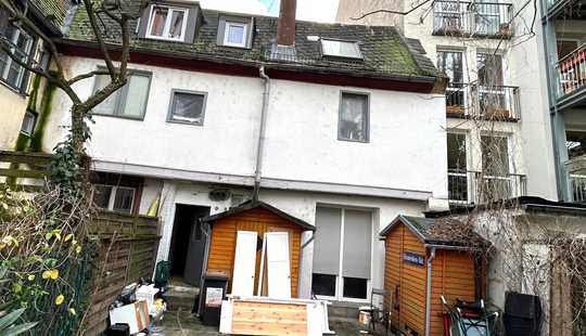 Bild von F-Sachsenhausen Nord, Altbau mit 7 Einheiten (5 Wohnungen + 2 Gewerbe) in guter Lage!