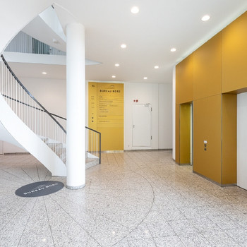 STOCK - Schwabing | direkt an der U-Bahn | sehr hell