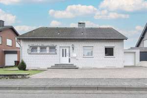 Die Sonne genießen: Gepflegtes EFH mit idyllischem Sonnengarten in Vorstadtlage – Die vollständige Adresse der Immobilie erhältst du vom Anbieter., 41334 Nettetal – Vorschaubild 1
