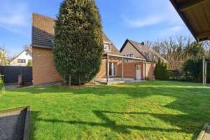 Freistehendes Einfamilienhaus mit Pool & Garten in Köln-Porz Grengel – Die vollständige Adresse der Immobilie erhältst du vom Anbieter., 51147 Grengel, Köln – Vorschaubild 9