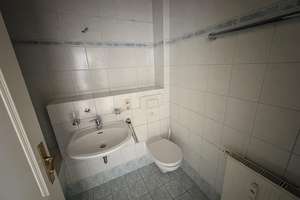 Große Drei-Raum-Wohnung mit Balkon in zentraler Lage - Zwickau  – Bahnhofstraße 60, 8056 Mitte-West, Zwickau – Vorschaubild 9