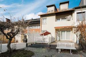 Familienfreundliches Reihenmittelhaus in 90449 Nürnberg-Gebersdorf – Wohlfühlen auf allen Ebenen – Die vollständige Adresse der Immobilie erhältst du vom Anbieter., 90449 Gebersdorf, Nürnberg – Vorschaubild 4