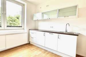 Helle 3-Zimmerwohnung am Rhein mit Tiefgarage & Lift – 40474 Golzheim, Düsseldorf – Vorschaubild 23
