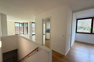 Haus im Haus: Moderne 3-5-Zi.-Maisonette-ETW mit Süd/West-Terrasse, Garten und TG-Stellplatz
 – Die vollständige Adresse der Immobilie erhältst du vom Anbieter., 22559 Rissen, Hamburg – Vorschaubild 2