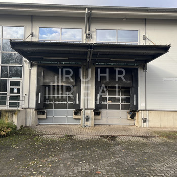 Lagerhalle mit Rampen und ebenerdigen Toren | RUHR REAL