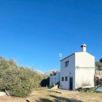 LANDHAUS MIT GRUNDSTÜCK IN DER GEGEND VON CERRO MULERA