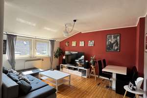 Möbliertes Zimmer in toller  2er-WG (120 m²) mit Balkon in zentraler Lage 