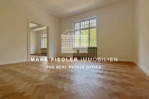 Altbaucharme mit Raum für Neues! 5-Zimmer-Wohnung mit Balkon