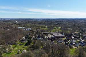 Schönes Stadthaus mit Entwicklungspotential in Kiel-Hasseldieksdamm – Die vollständige Adresse der Immobilie erhältst du vom Anbieter., 24109 Hasseldieksdamm, Kiel – Vorschaubild 4