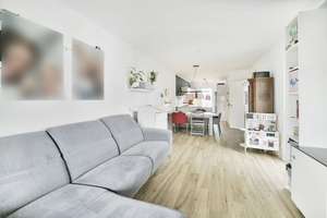 Moderne, lichtdurchflutete 3-Zimmerwohnung mit Loggia in Köln-Zollstock – Die vollständige Adresse der Immobilie erhältst du vom Anbieter., 50969 Zollstock, Köln – Vorschaubild 3